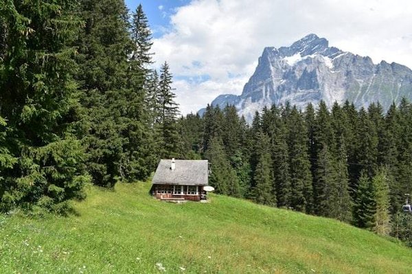 Guide complet pour réussir la vente de votre chalet à Saint-Jean-de-Sixt